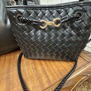 a.New.Day,Woman purse  $22 Each,Black,Zipper,Pockets,shoulder bags,Medium.!